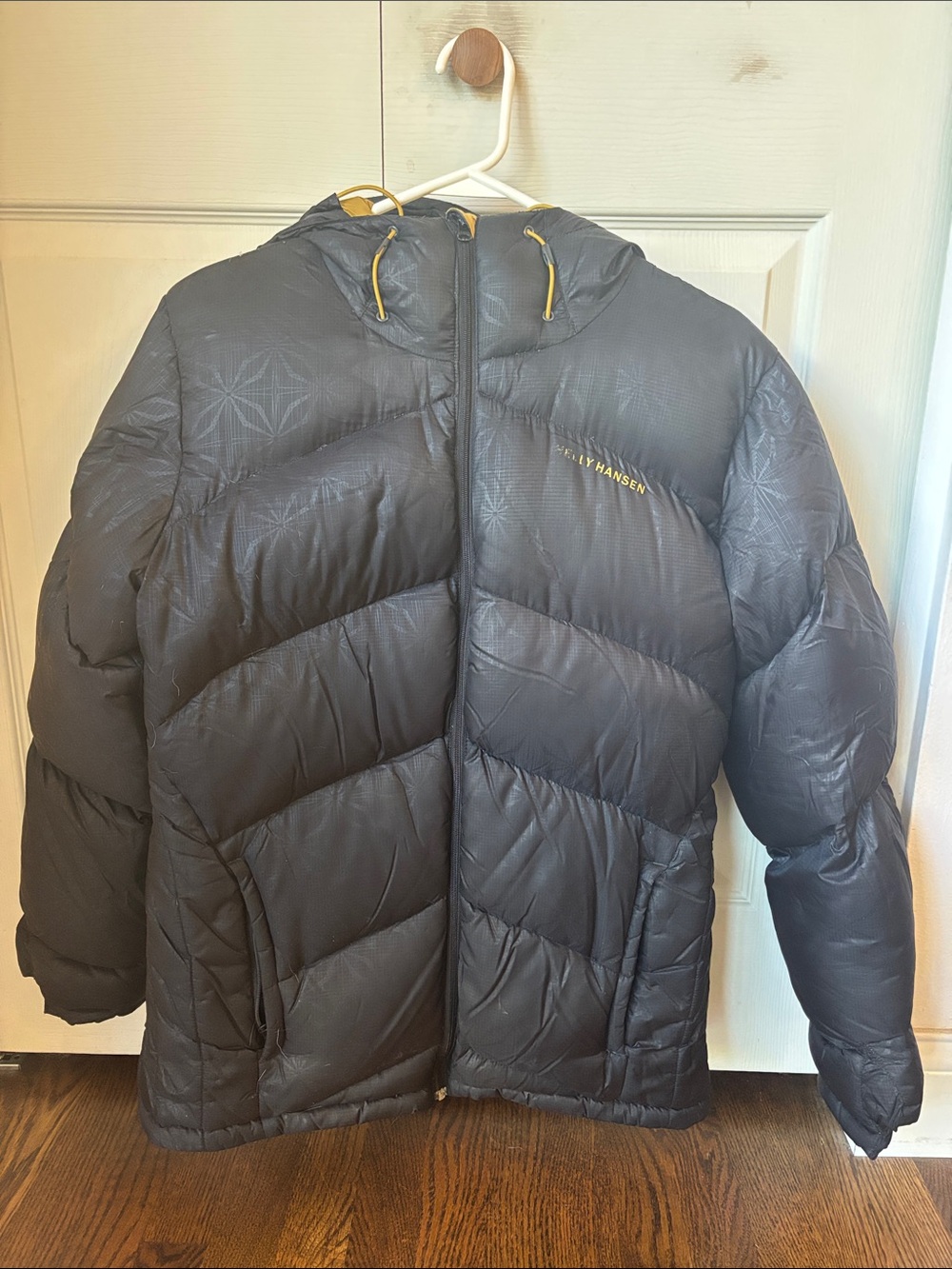Helly Hansen women’s goose down puffer Hooded winter skiing Jacket coat medium